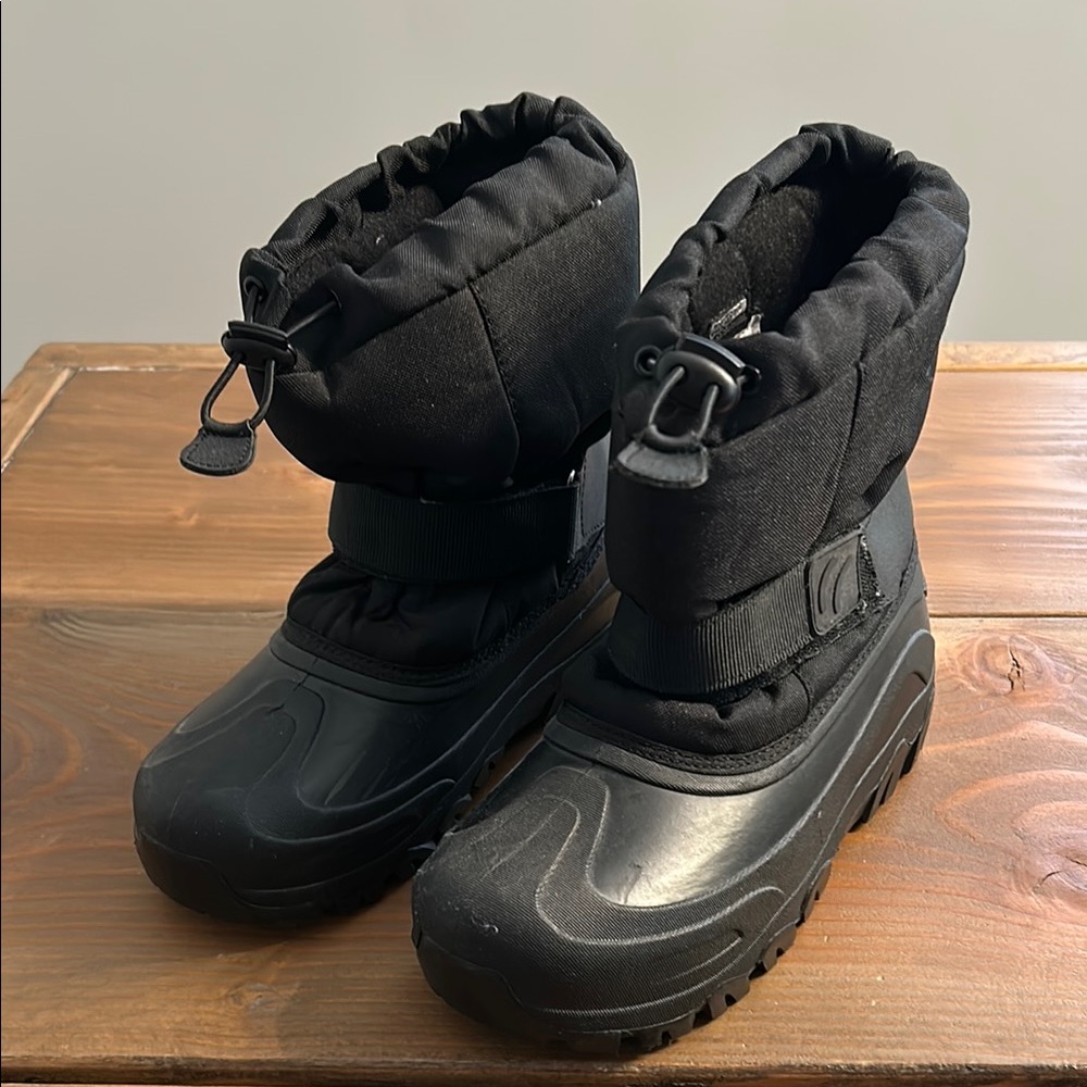 Like New Unisex Black Winter Snow Boots